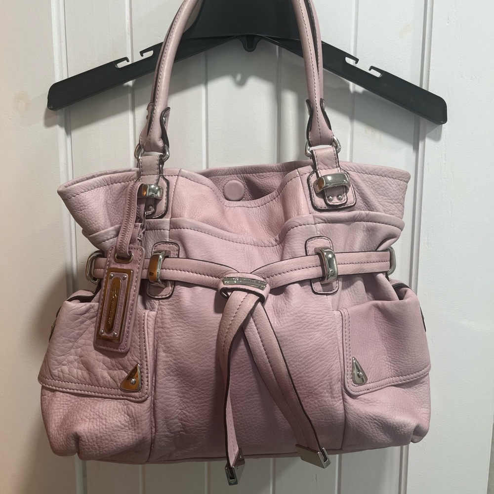 B. Makowsky Pink Shoulder Bag with Elegant Design